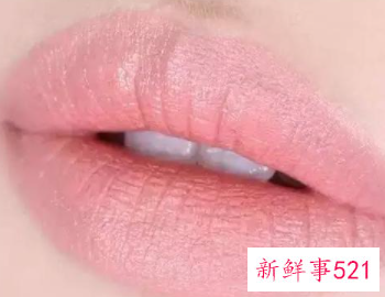 女人的包包里总会装着这么一支心爱之物