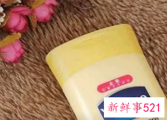 厚涂凡士林可以去黑头吗