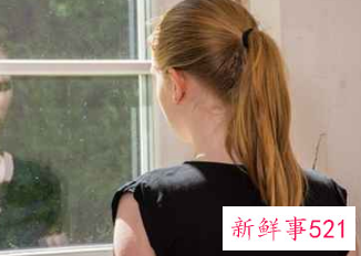 最显皮肤白的发色