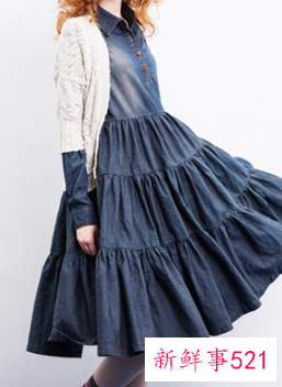 蓝色牛仔裙可以配什么衣服