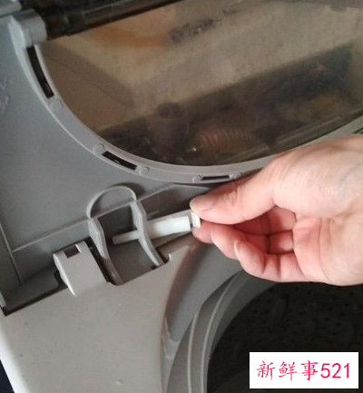 洗衣机里面的脏东西怎样清理怎么拆