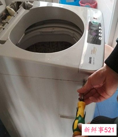 洗衣机里面的脏东西怎样清理怎么拆