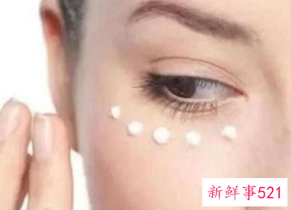 正确抹眼霜方法