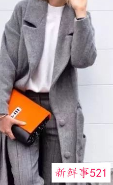 灰色大衣可配浅蓝色毛衣吗