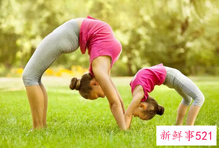 不同时期的亲子瑜伽