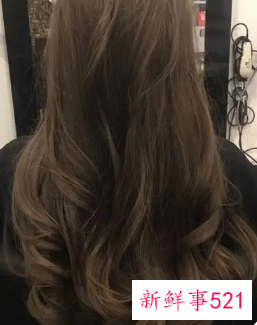 最显皮肤白的发色