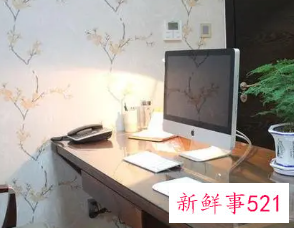 电脑台放在卧室哪里最合适