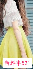 黄色半身裙配什么上衣好看