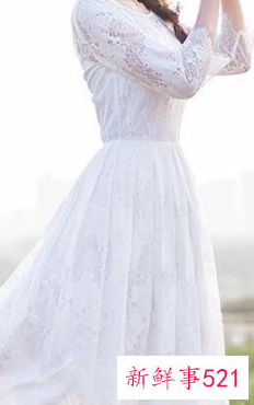 露肩衣服怎样隐藏肩带