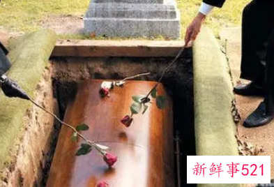 梦见家里躺着死人是什么意思