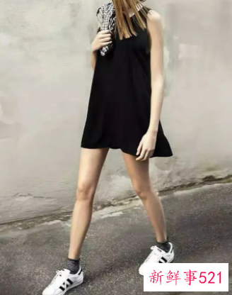 运动裙子搭配什么鞋子