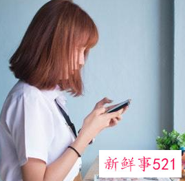 一个女孩问你是谁怎么幽默的回答