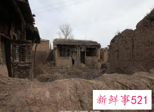 女人梦见古老的房子