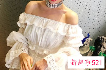 露肩衣服怎样隐藏肩带