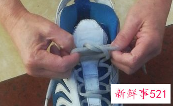 简单系鞋带方法步骤图解