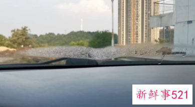 车玻璃都是雾气怎么办