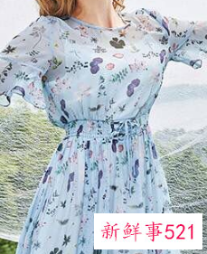 露肩衣服怎样隐藏肩带