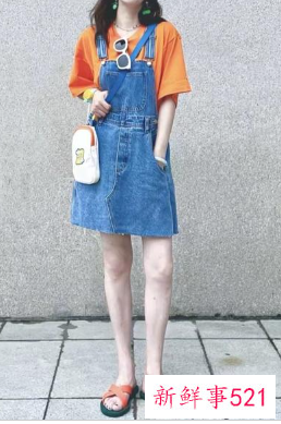 牛仔吊带裙怎么穿
