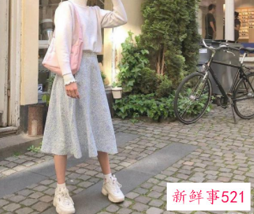 运动裙子搭配什么鞋子