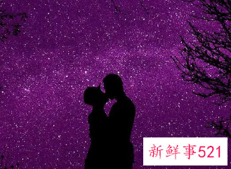 梦见自己与异性亲热