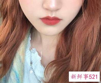 最显皮肤白的发色