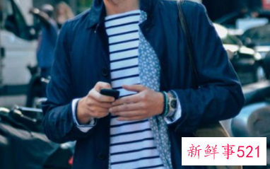 男生蓝色搭配什么颜色好看