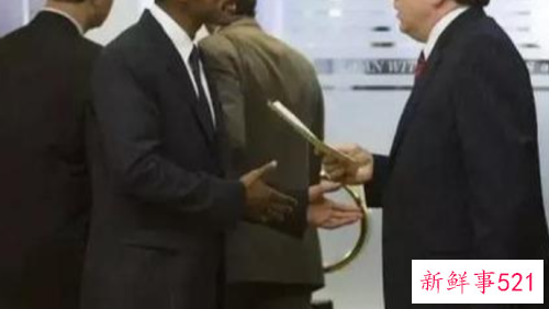 为工作拼命4年为什么还排在裁员名单里