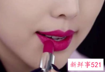 女人的包包里总会装着这么一支心爱之物