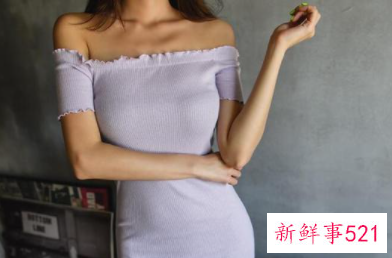 紫色连衣裙配什么颜色袜子