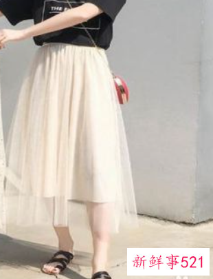 半身裙杏色要搭配什么上衣好