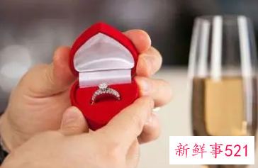 订婚交换信物一般都买什么