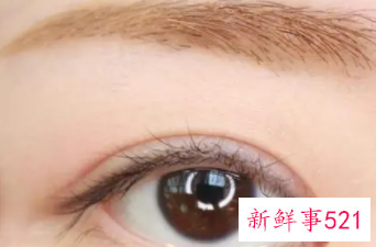 怎么画眼妆显眼睛大