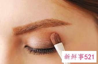 一步一步教画眼影