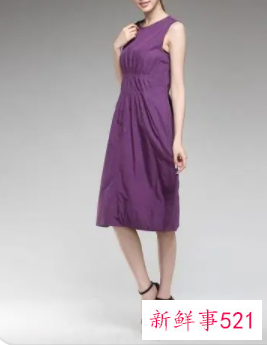 紫色连衣裙配什么颜色袜子