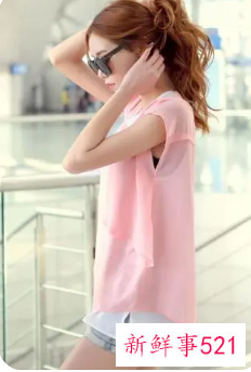 粉色T恤配什么颜色的裤子好看