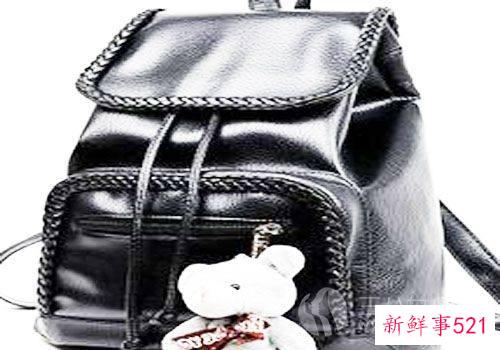 黑色背包怎么搭配