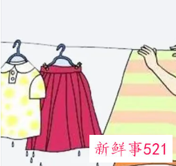 梦见衣服被水冲走了