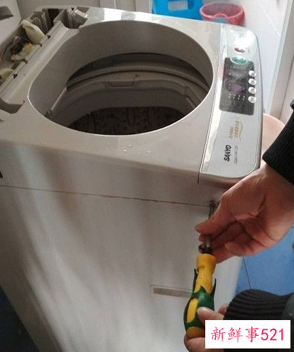 洗衣机里面的脏东西怎样清理怎么拆