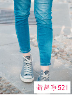 女生束脚裤配什么鞋子