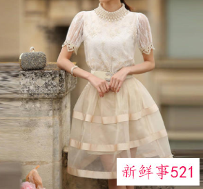 半身裙杏色要搭配什么上衣好