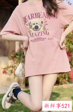 粉色T恤配什么颜色的裤子好看