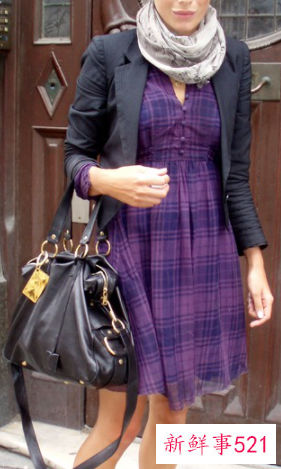 紫色连衣裙配什么颜色袜子