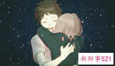 女生抱男生应该抱脖子还是腰