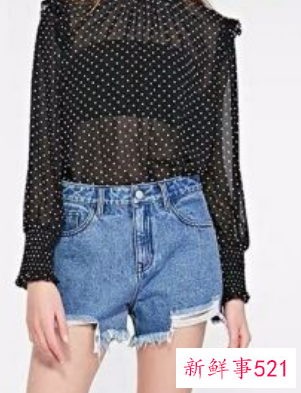 黑色凉鞋搭配什么裙子