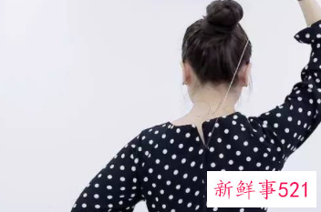 连衣裙够不上拉链怎么办