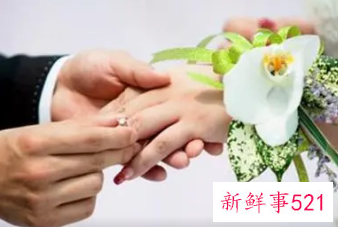 订婚交换信物一般都买什么