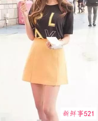 黑色t搭配什么裙子