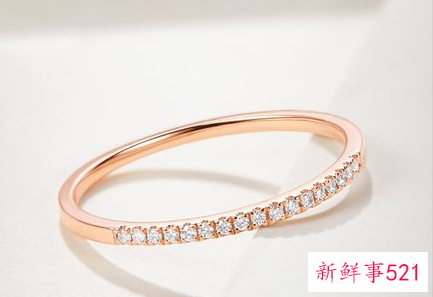 已婚女人梦见戴钻石戒指金银首饰