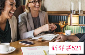 梦见和一群人聊天