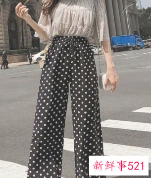 黑色白点点裤配什么上衣女